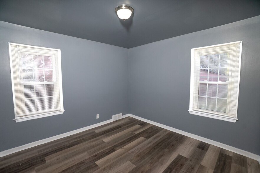 Building Photo - 5942 Radnor St