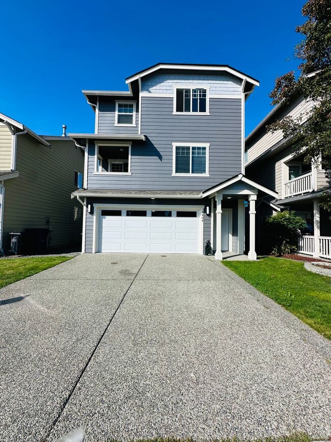 Building Photo - Beautiful 3 Bedroom 2.5 Bath Home with Off...