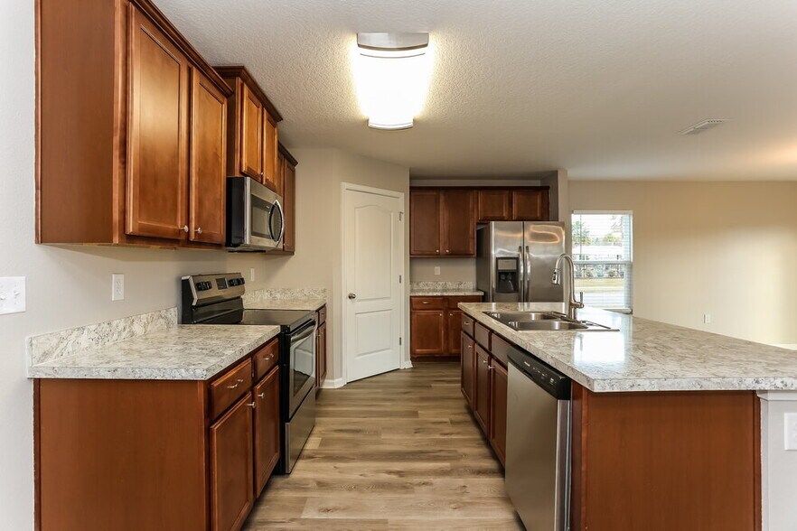 Building Photo - 6738 Sandle Dr