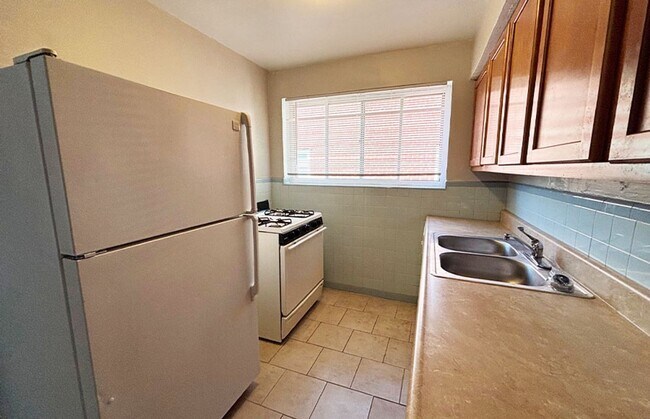 Building Photo - 510 Lowell Ave