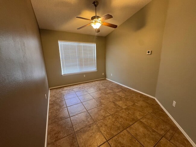 Building Photo - 9701 Tapatio Dr NW