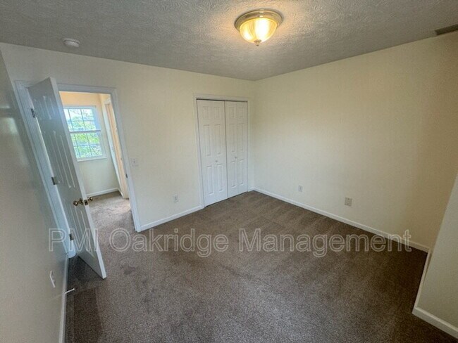 Building Photo - 130 Heather Rd