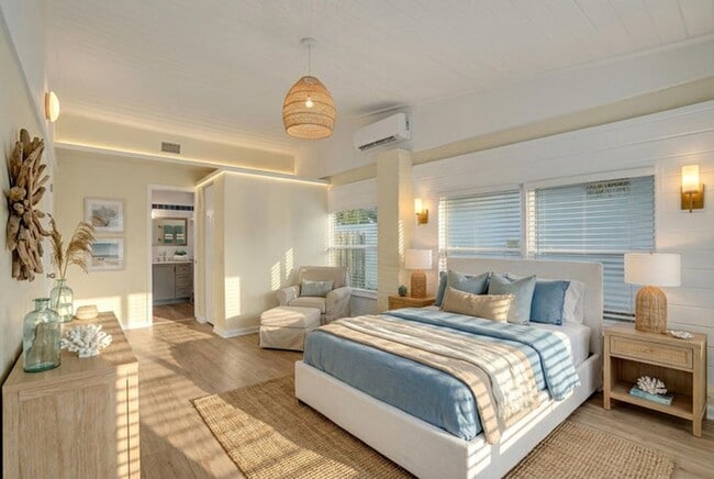 Building Photo - 1205 S Lake Dr