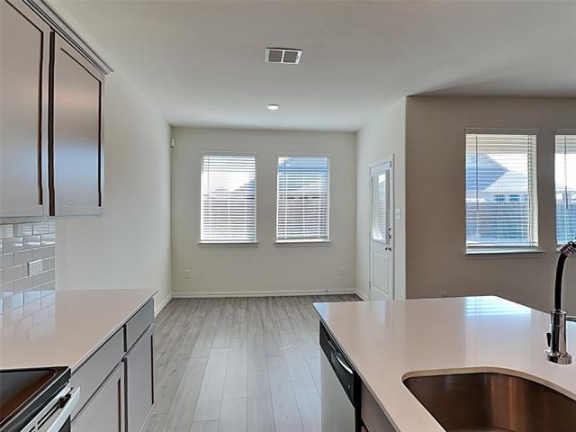 Building Photo - 4925 Woodloch Dr