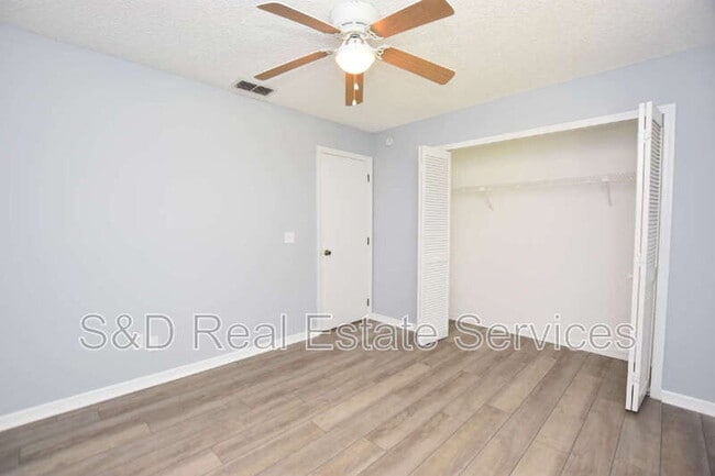 Building Photo - 6305 Christina Groves Cir E