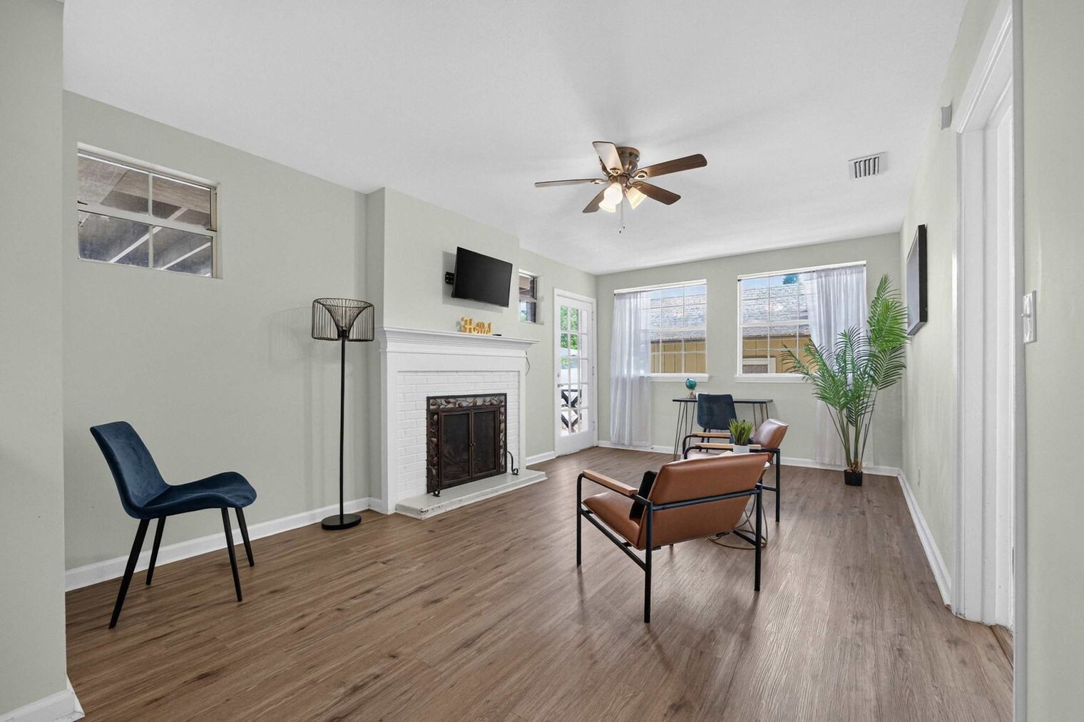 Building Photo - 8633 Emerald Isle Cir S