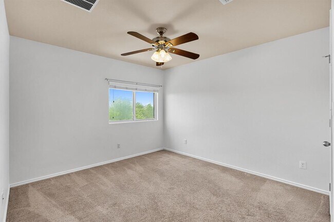 Building Photo - 2627 Garlic Creek Dr