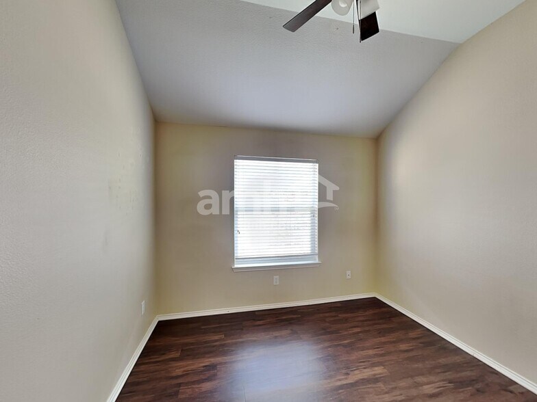 Building Photo - 9056 Weller Ln