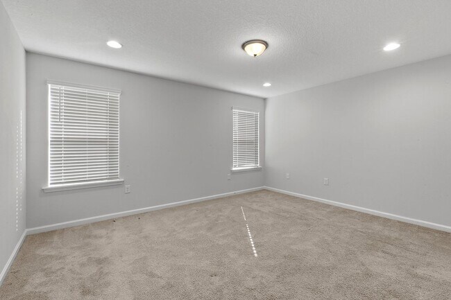 Building Photo - Contemporary Townhouse in East Village!