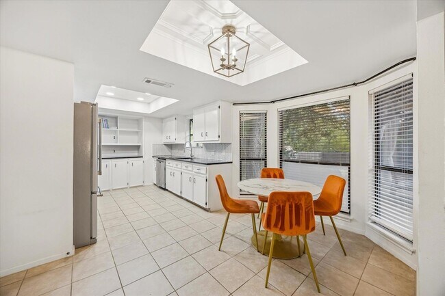 Building Photo - 908 Riddlewood Dr