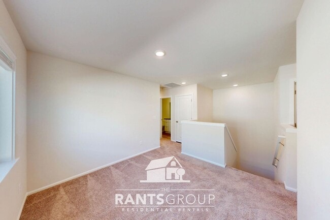 Building Photo - Great Location! Easy JBLM Commute!