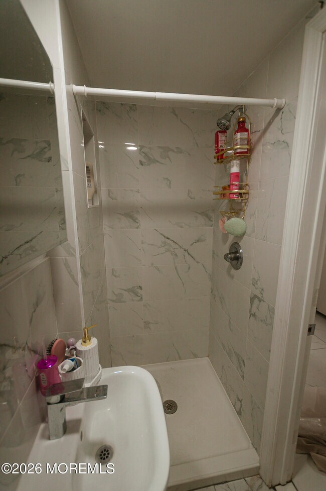 Building Photo - 295 Roosevelt Ave