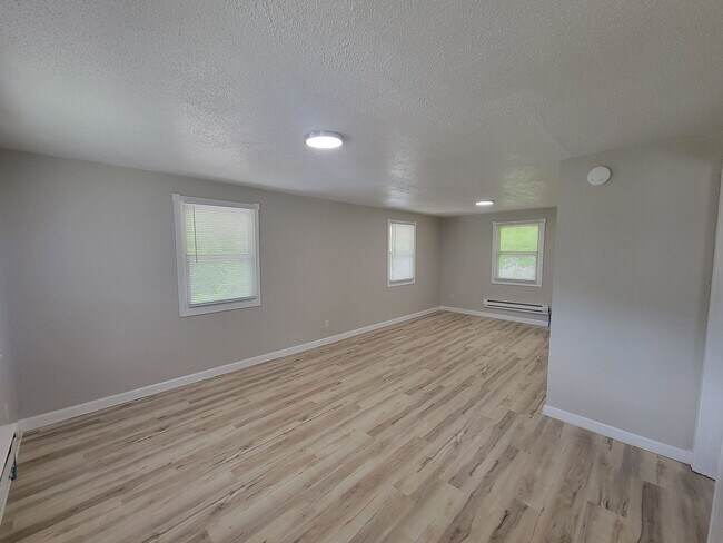 Building Photo - 152 Maywood Avenue