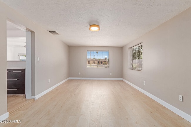 Building Photo - 1049 E Colter St