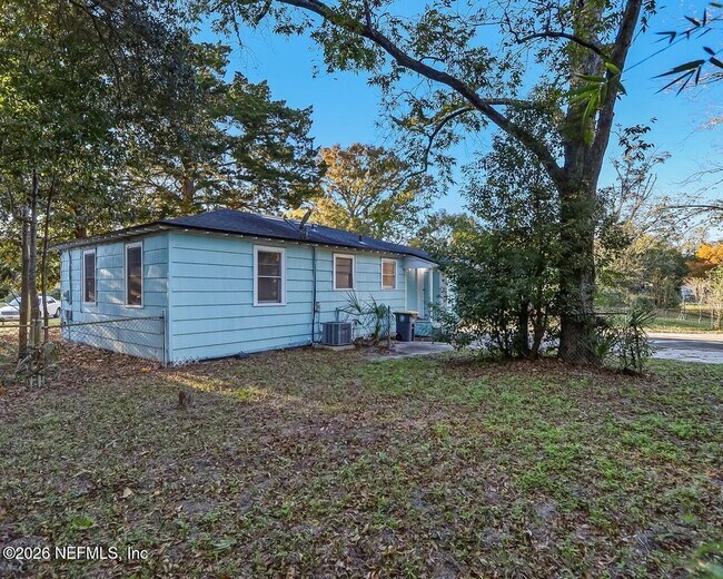 Building Photo - 1901 Pullman Ct