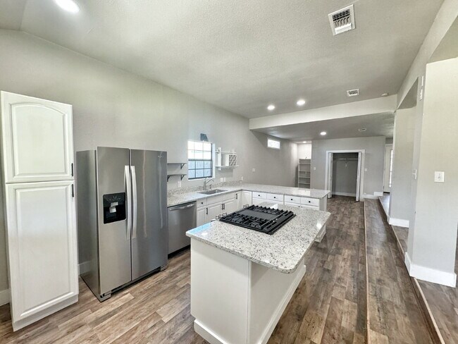 Building Photo - 159 S Hackberry Ave