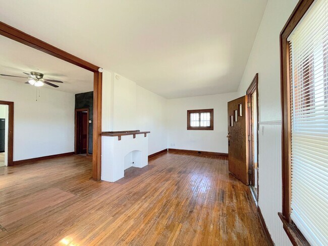 Building Photo - 3 bed in Nickerson with large fenced yard