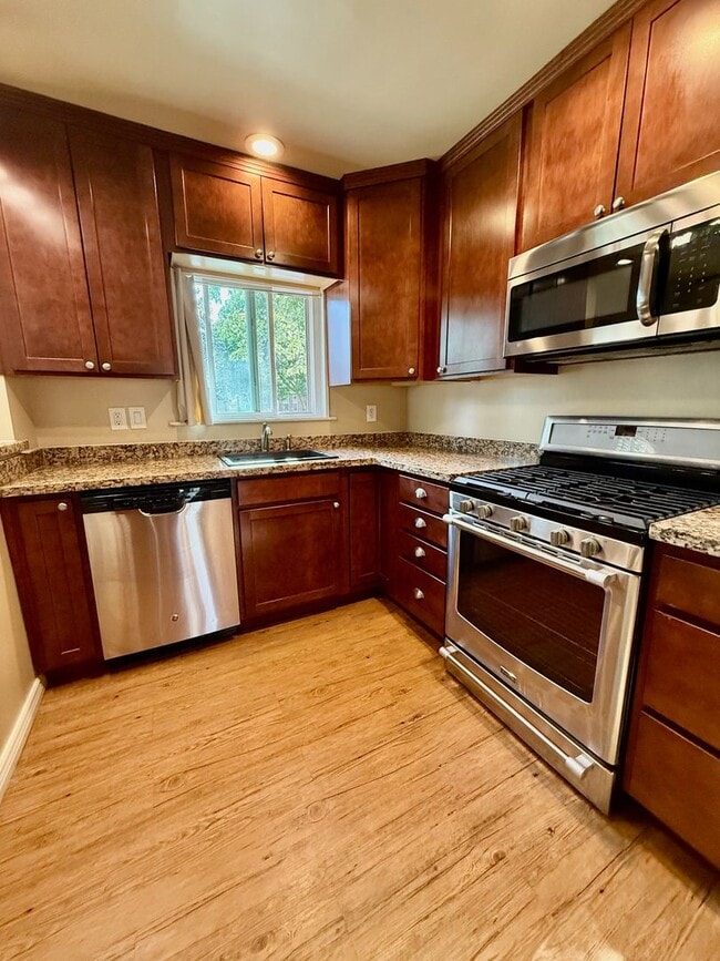 Building Photo - Updated 3 Bed Home with Large Yard