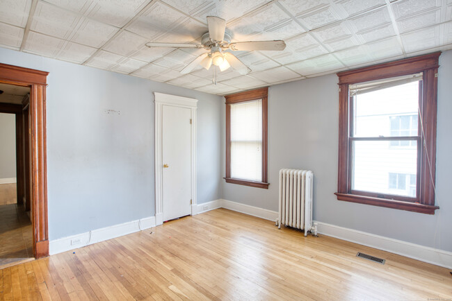 Building Photo - 226 Ledgeside Ave