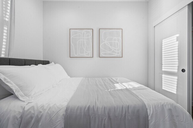 Building Photo - 3757 E Van Buren St