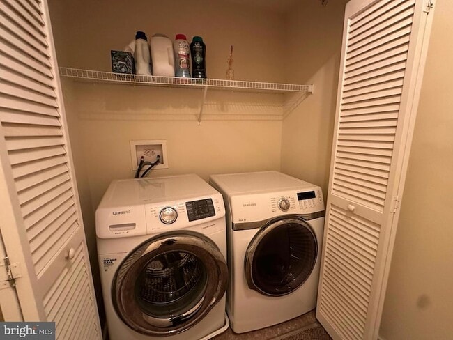 Building Photo - 525 S Twin Lakes Blvd