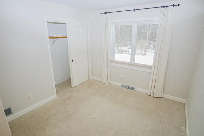 Building Photo - 10620 W Heather Dr