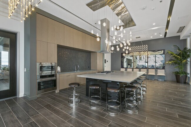 Building Photo - Nexus Condominium - 1 bedroom + den
