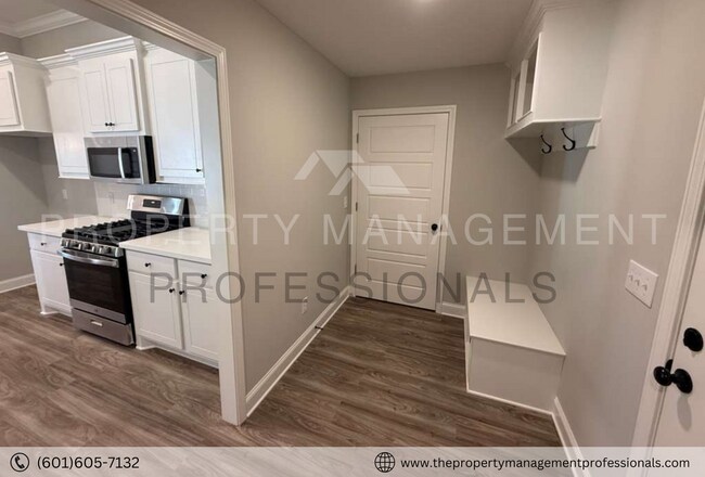 Building Photo - 563 Patrick Farms Dr