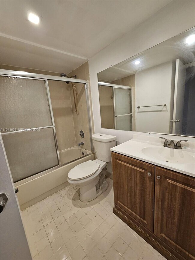 Building Photo - 8180 Geneva Ct