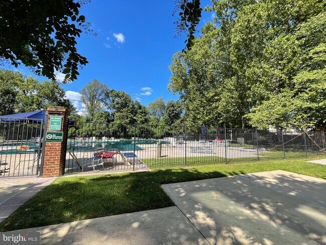 Building Photo - 9715 Whitley Park Pl