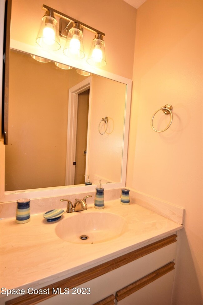 Building Photo - 1000 Ocean Park Ln