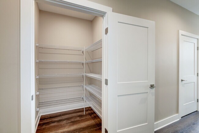 Building Photo - 2211 Farougi Ct