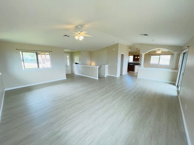 Building Photo - Kahiwelo at Makakilo 3 bedroom home for rent