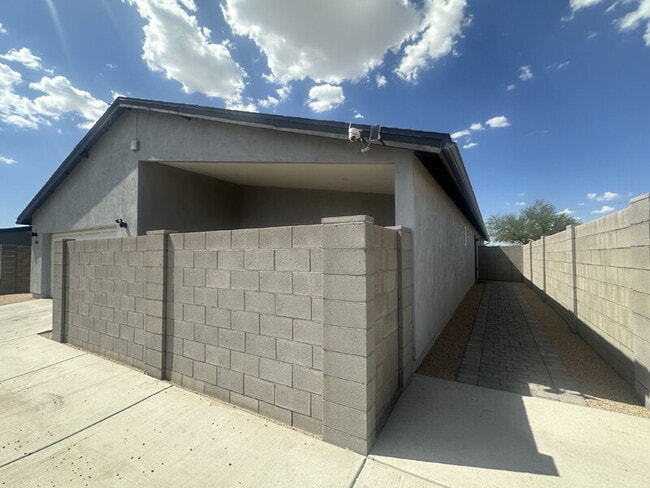 Building Photo - 2535 E Broadway Rd