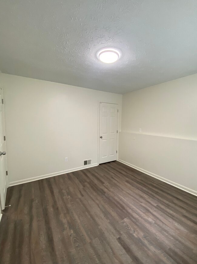 Building Photo - 1543 Hubbard Rd