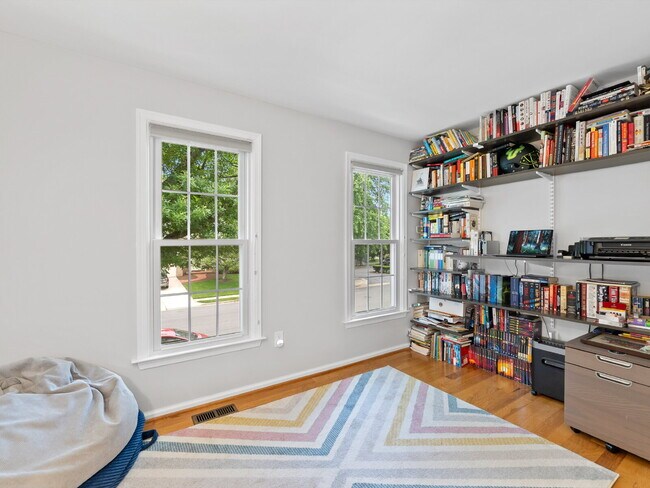 Building Photo - Your Dream Home Awaits!