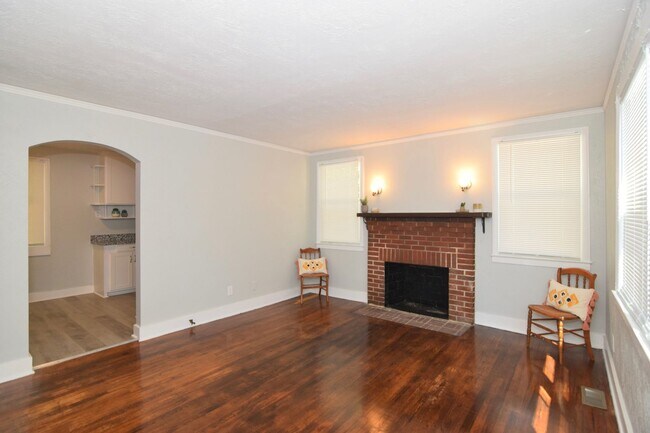 Building Photo - Modern Comfort with Timeless Cozy Charm and a fenced-in yard!