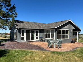 Building Photo - Furnished home between Tumalo & Sisters