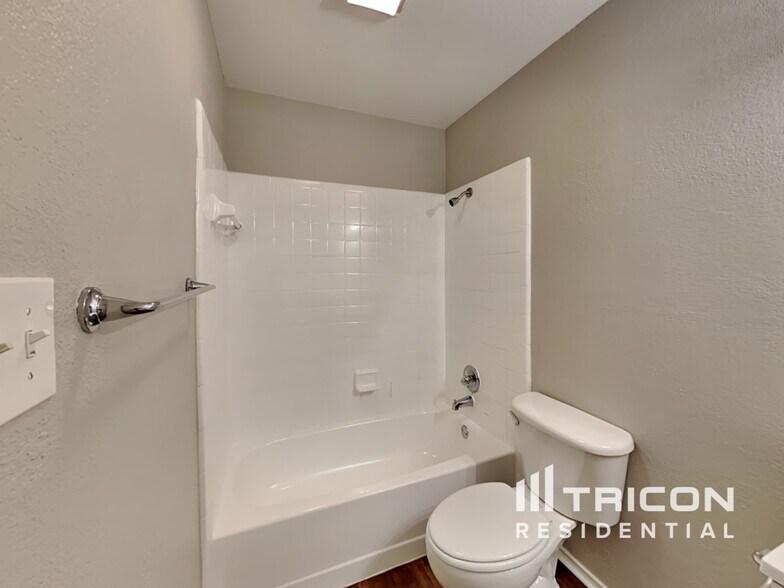 Building Photo - 6007 Big Springs Dr