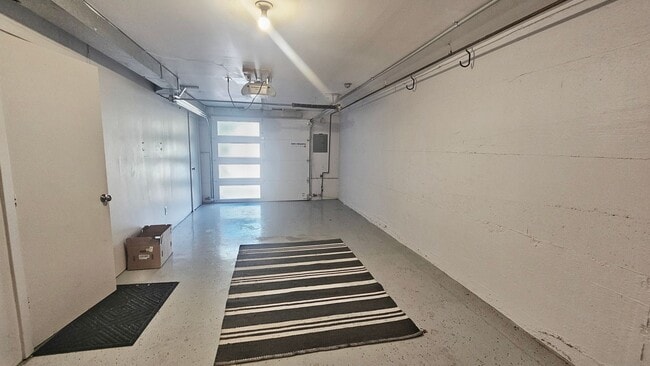 Building Photo - Modern Bellevue Townhome | Chef’s Kitchen, Dual Fireplaces & Private Patio