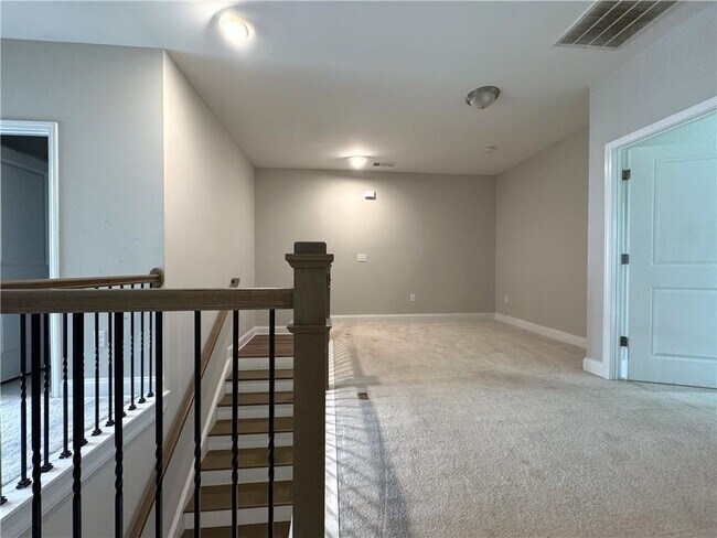 Building Photo - 1468 Edgebrook Ct NE