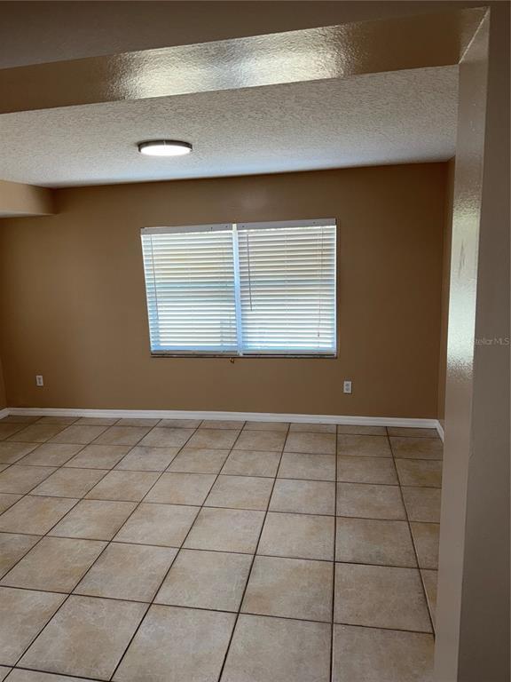 Building Photo - 1247 Lakeview Dr