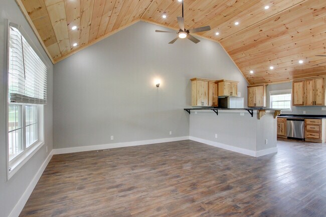 Building Photo - 5821 Highland Lick Rd