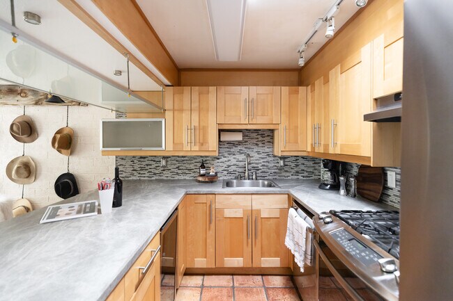 Building Photo - 7740 E Heatherbrae Ave