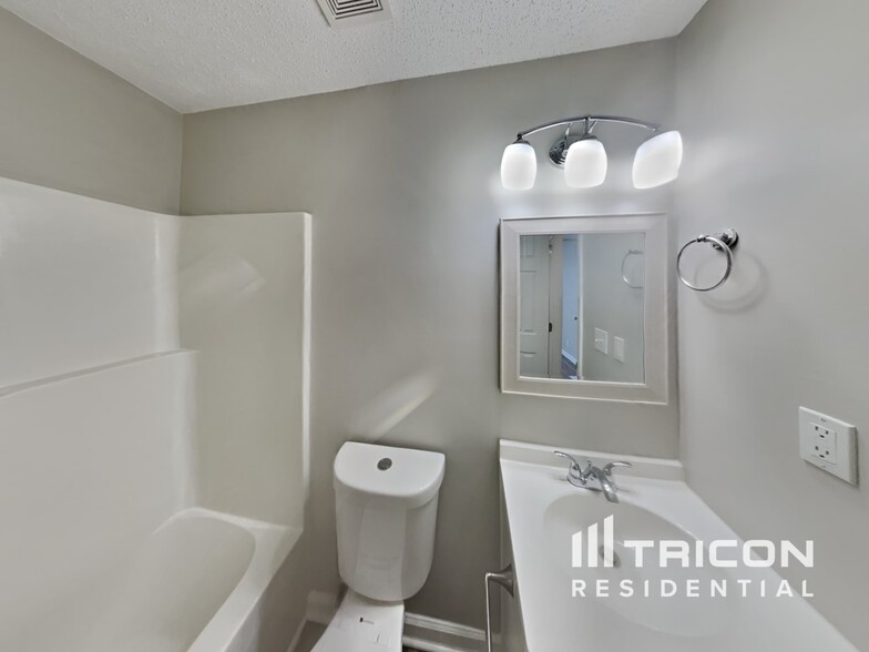 Building Photo - 2432 Egret Dr