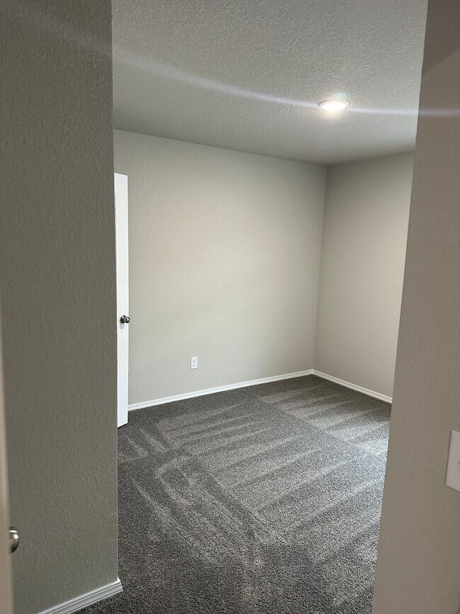 Building Photo - *Preleasing* NEW Four Bedroom | Two Bath Home in White Oak Crossing