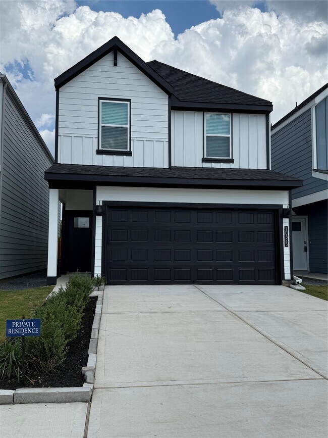 Primary Photo - 10325 Sylvan Wds Trl