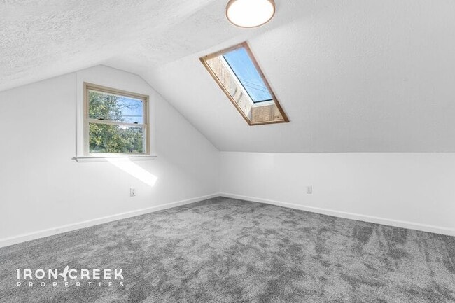 Building Photo - 16 Pelzer St