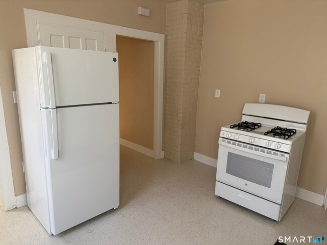 Building Photo - 597 Ogden St