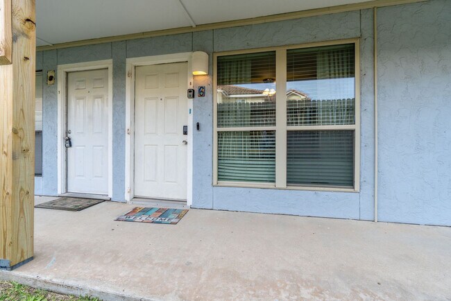 Building Photo - 14898 Granada Dr